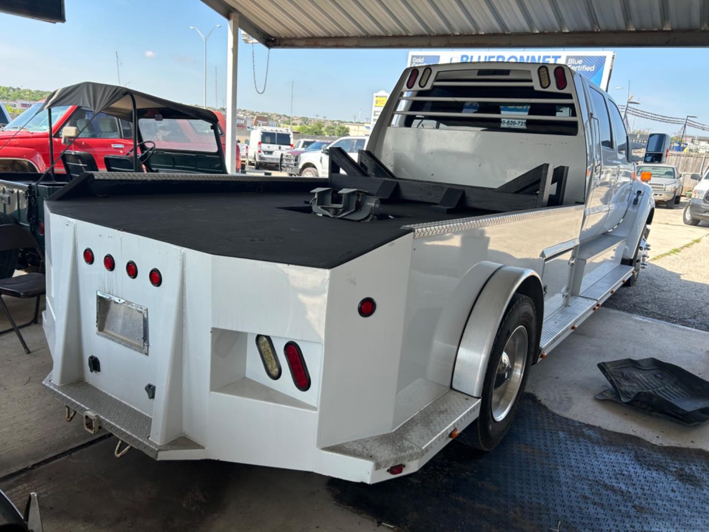 2011 White Ford F-650 Crew Cab 2WD DRW (3FRNW6FG2BV) with an 6.7L L6 DIESEL engine, located at 1687 Business 35 S, New Braunfels, TX, 78130, (830) 625-7159, 29.655487, -98.051491 - Photo#6